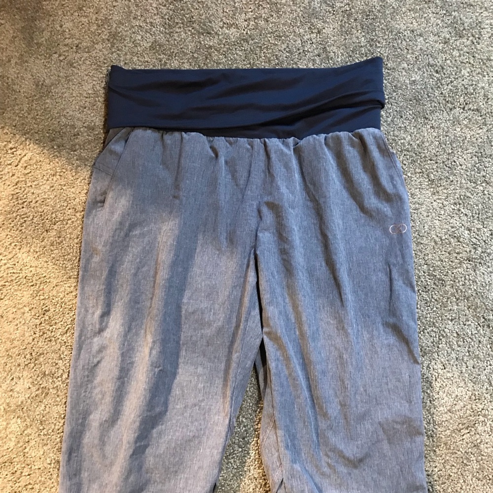 Crop yoga pants